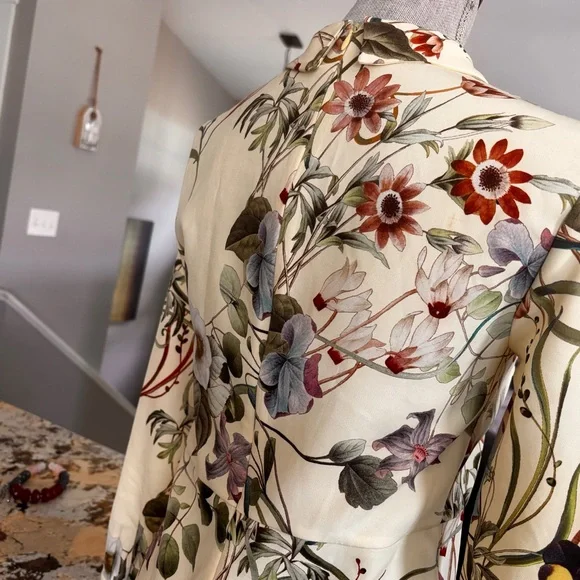 Zara Cream Floral Button-Down Peplum Blouse - Picture 8 of 9